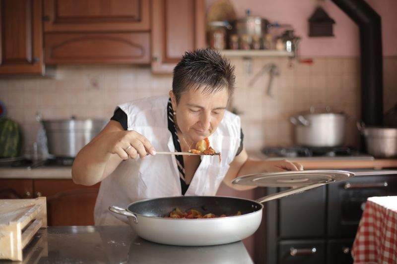 Hands-on cooking classes for beginners and enthusiasts